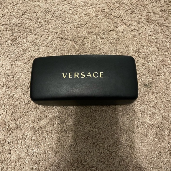♥️Like new Versace Sunnies♥️ - Picture 6 of 7